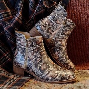 NWT! Boutique by Corky's Snakeskin 'Neal' Boots